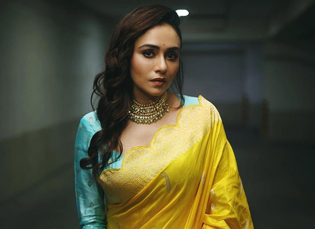 Jhalak Dikhhla Jaa 10: Amruta Khanvilkar receives ₹101 from Madhuri Dixit for her outstanding performance on “Choli Ke Peeche Kya Hai,” says “isse bahetar life nahi ho sakti”