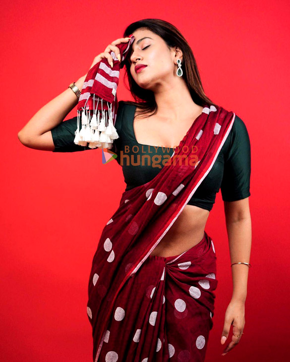 585px x 731px - Anjali Arora Photos, Images, HD Wallpapers, Anjali Arora HD Images, Photos  - Bollywood Hungama