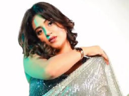 Anjali Arora looks glamorous in shimmer saree