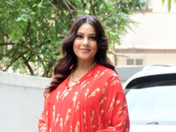 Bipasha Basu flaunts her maternity glow in flowy red outfit