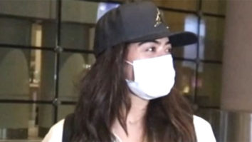 Chirpy and Cheerful Rashmika Mandanna snapped at the airport