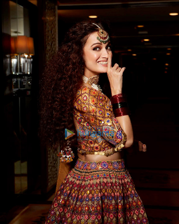 dia mirza 1 22