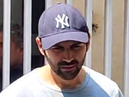 Kartik Aaryan looks dapper in grey t-shirt and cap