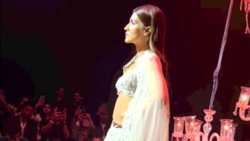 Kriti Sanon looks drop dead gorgeous as she walks for Lakme Fashion week