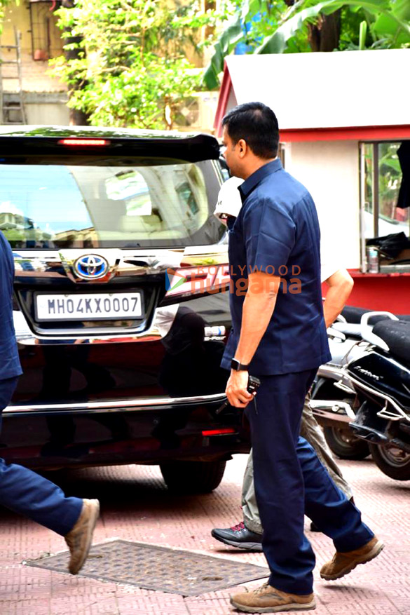 photos aamir khan spotted in bandra 3 5