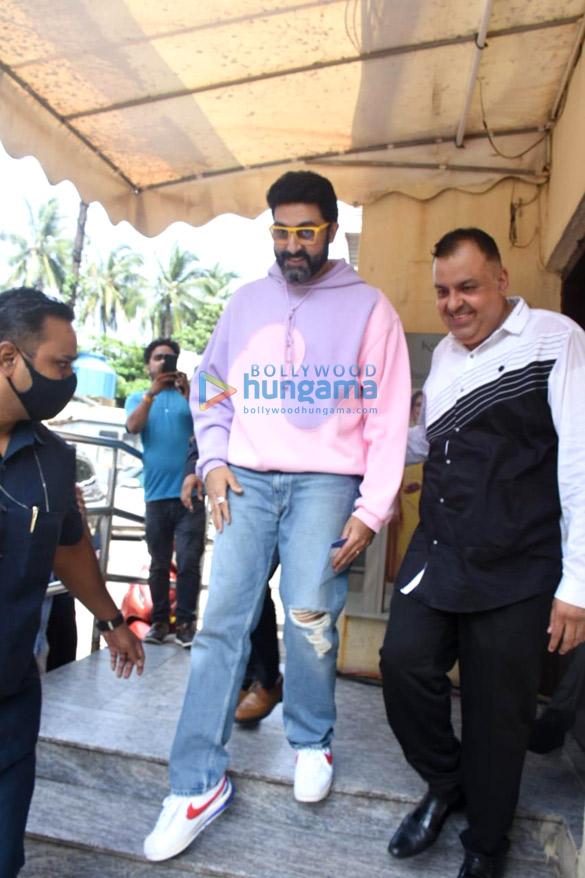 photos abhishek bachchan and shweta nanda snapped at pvr juhu 1