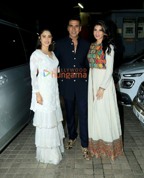 photos akshay kumar jacqueline fernandez and nushrratt bharuccha snapped at juhu pvr for ram setu screening 2