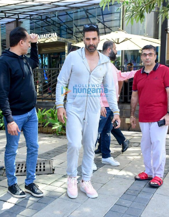 photos akshay kumar snapped at yautcha in bkc 6