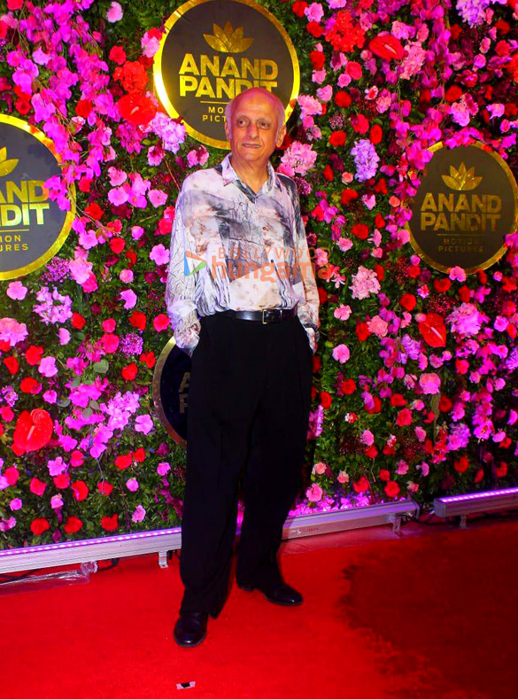 photos amitabh bachchan anand pandit and his wife snapped attending a diwali bash 14