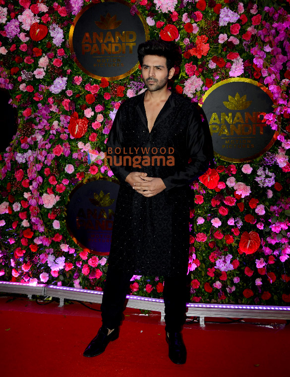 photos amitabh bachchan hrithik roshan and others snapped attending anand pandits diwali bash 10
