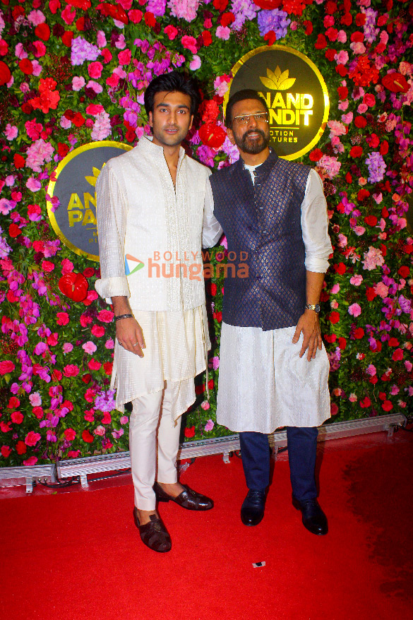 photos amitabh bachchan hrithik roshan and others snapped attending anand pandits diwali bash 24