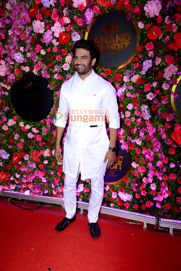 photos amitabh bachchan hrithik roshan and others snapped attending anand pandits diwali bash 29