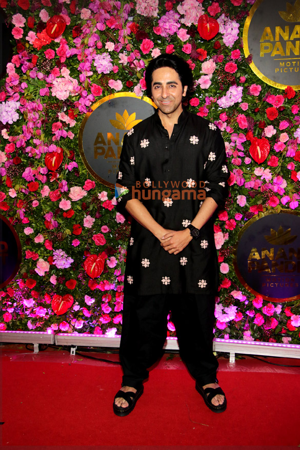 photos amitabh bachchan hrithik roshan and others snapped attending anand pandits diwali bash 43