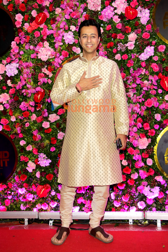 photos amitabh bachchan hrithik roshan and others snapped attending anand pandits diwali bash 46