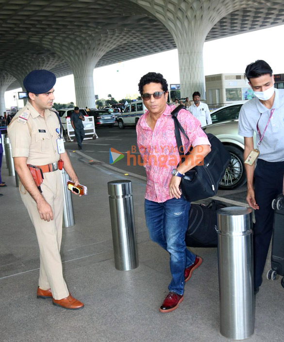photos anushka sharma nikki tamboli anupam kher and others snapped at the airport 6