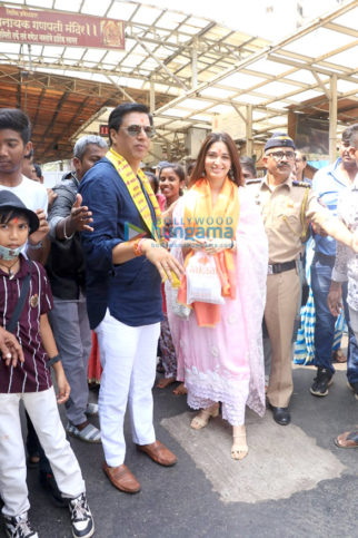 Photos: Babli Bouncer star Tamannaah Bhatia and director Madhur Bhandarkar snapped at Siddhivinayak temple