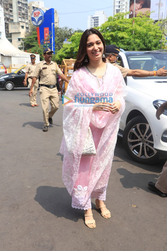 photos babli bouncer star tamannaah bhatia and director madhur bhandarkar snapped at siddhivinayak temple 4