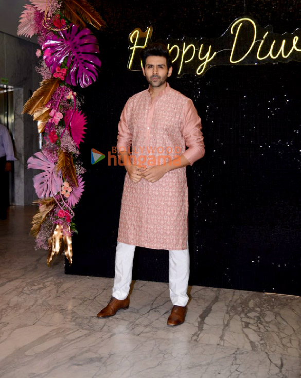 photos celebs attend krishan kumars diwali bash 4