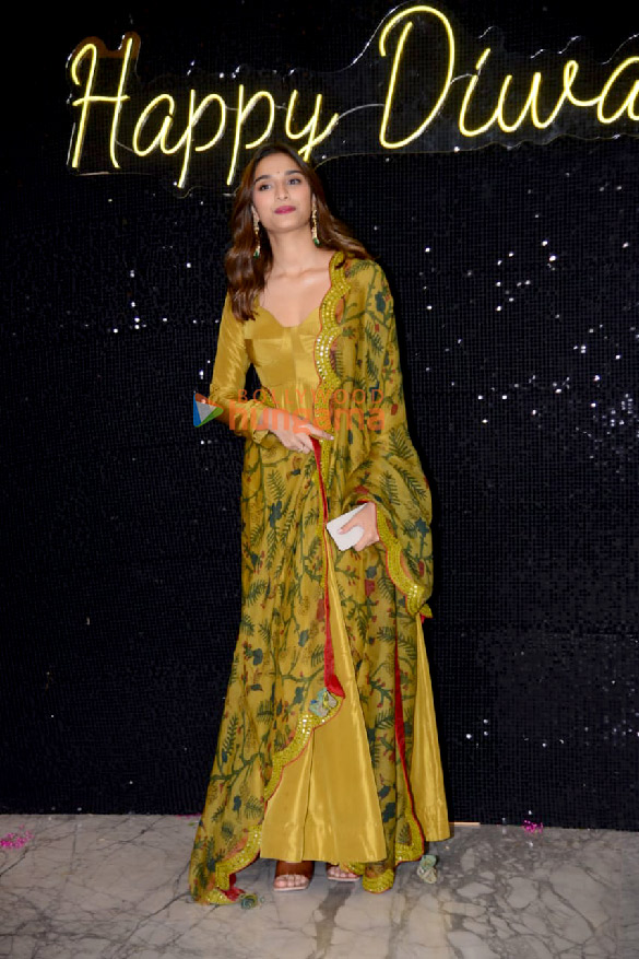 photos celebs attend krishan kumars diwali bash 7