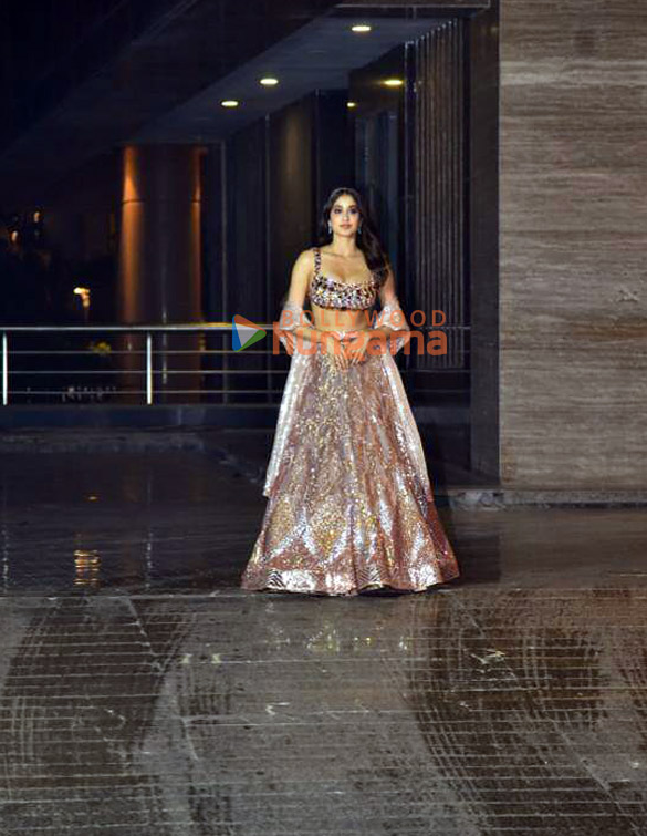 photos celebs attend sonam kapoor ahujas diwali bash 5