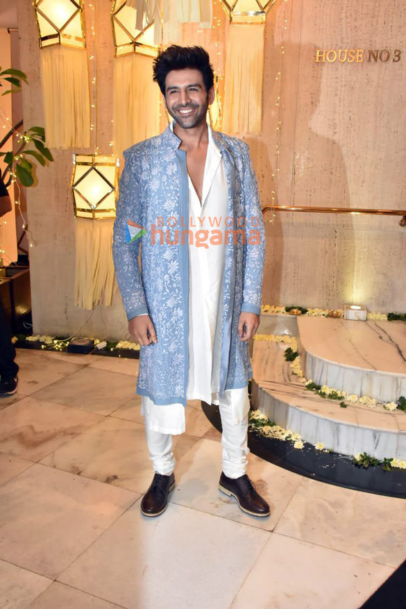 photos celebs grace pre diwali party at manish malhotras residence2 14