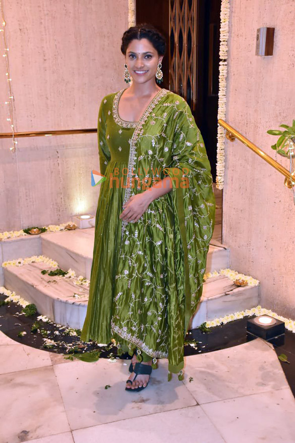 photos celebs grace pre diwali party at manish malhotras residence4 11