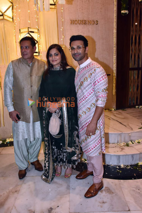 photos celebs grace pre diwali party at manish malhotras residence4 12