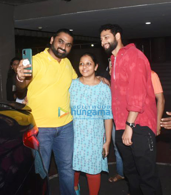photos deepika padukone ankita lokhande mandira bedi and others snapped at the airport 6699 2