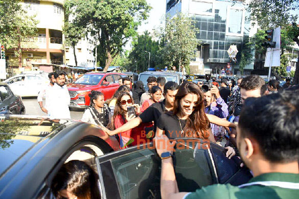 photos disha patani and krishna shroff snapped at bastian in bandra 5