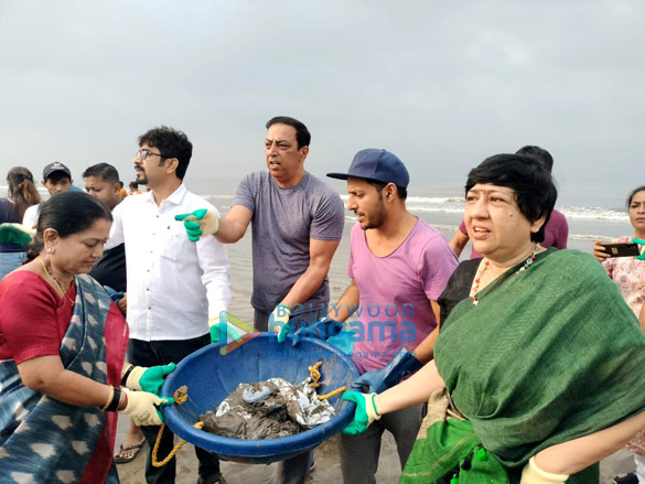 Photos Jacqueline Fernandez, Rajniesh Duggal, Vindhu Dara Singh and others snapped at beach cleaning drive in Versova (4)