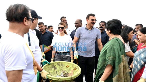 Photos Jacqueline Fernandez, Rajniesh Duggal, Vindhu Dara Singh and others snapped at beach cleaning drive in Versova (6)
