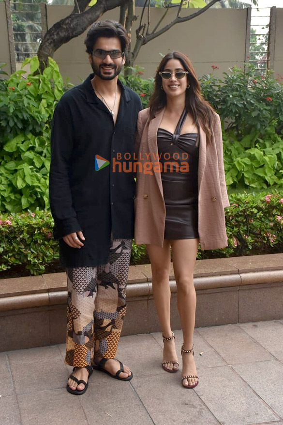photos janhvi kapoor and sunny kaushal snapped in bandra 1