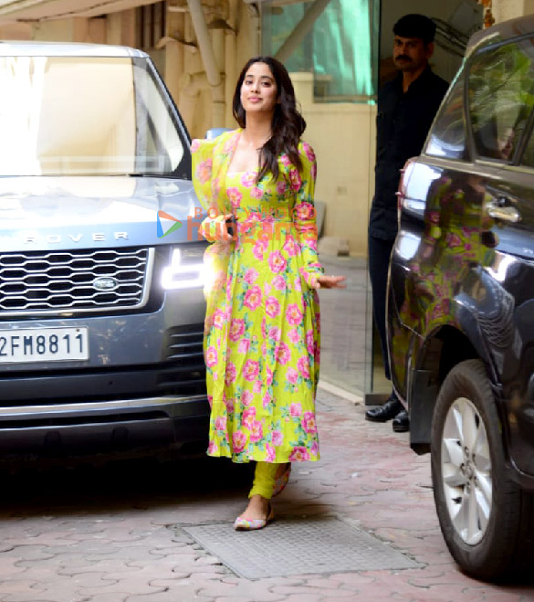 Photos: Janhvi Kapoor snapped at Arjun Kapoor’s residence Photos: Janhvi Kapoor snapped at Arjun Kapoor’s residence