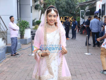 Photos: Karan Johar and Neetu Kapoor and others snapped on the sets of Jhalak Dikhhla Jaa Season 10