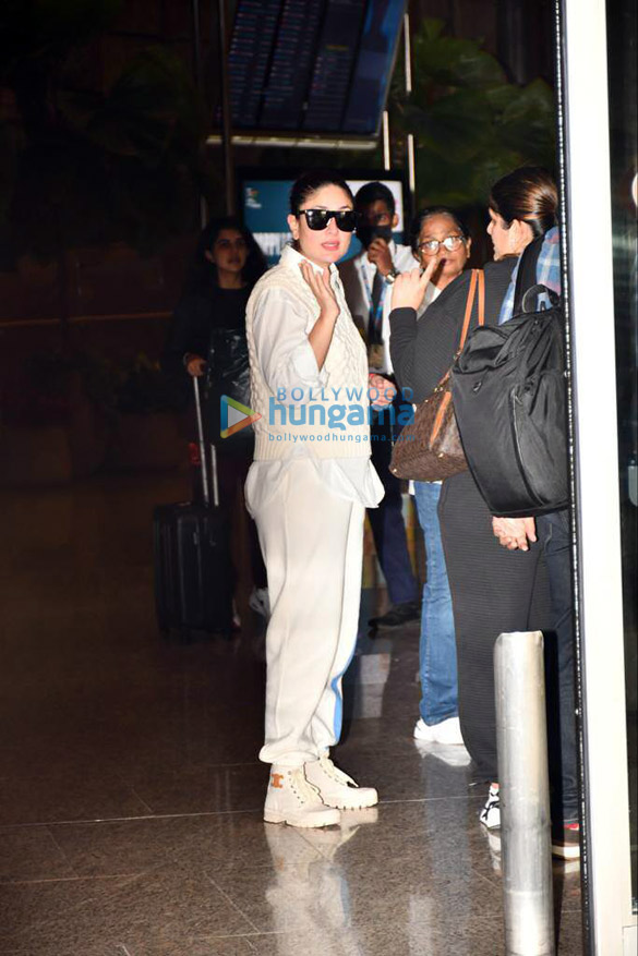 photos kareena kapoor khan and kangana ranaut snapped at the airport 1