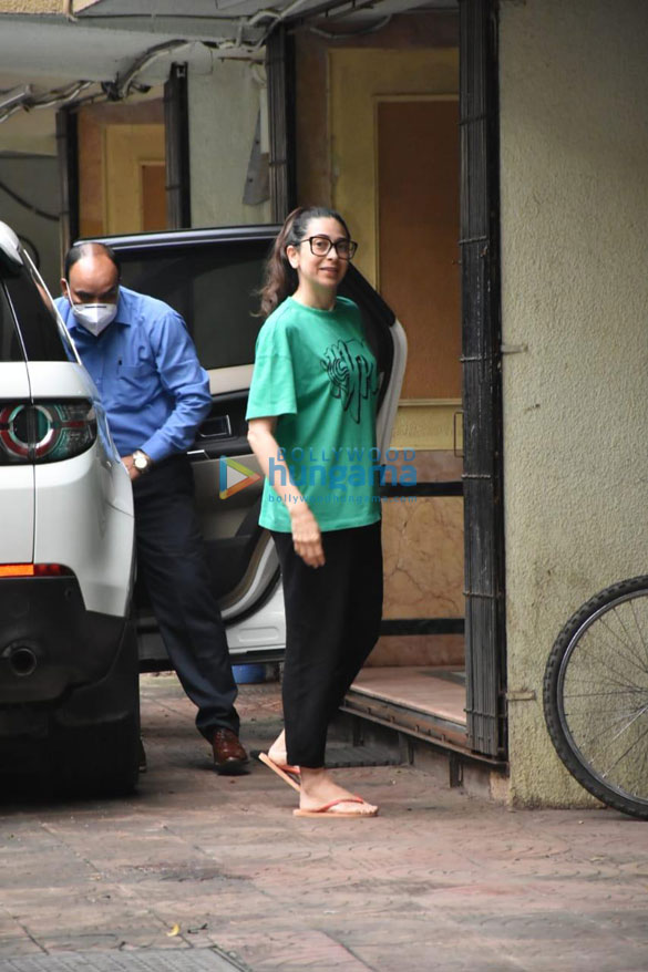 photos karisma kapoor snapped in khar 3 2