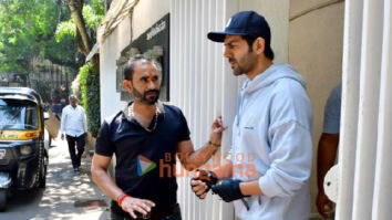 Photos: Kartik Aaryan snapped at the gym in Juhu