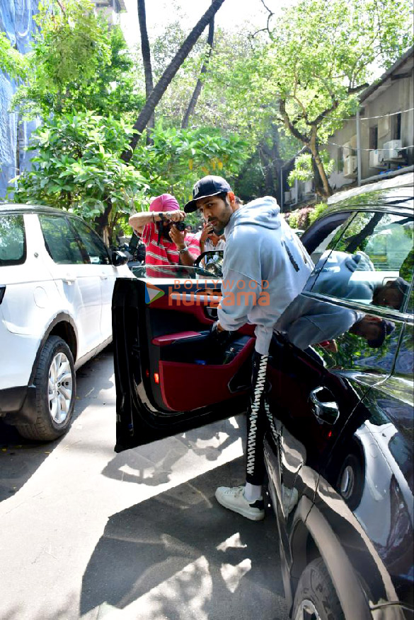 photos kartik aaryan snapped at the gym in juhu 3 3