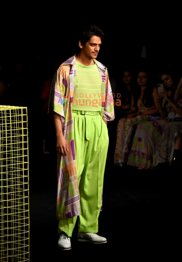 photos malaika arora rhea chakraborty and chitrangda singh and others turn showstoppers on day 3 of the lakme fashion week 2022 4