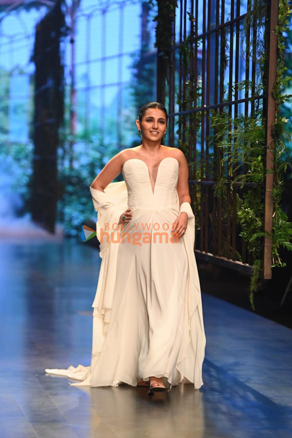 photos malaika arora rhea chakraborty and chitrangda singh and others turn showstoppers on day 3 of the lakme fashion week 2022 78 1