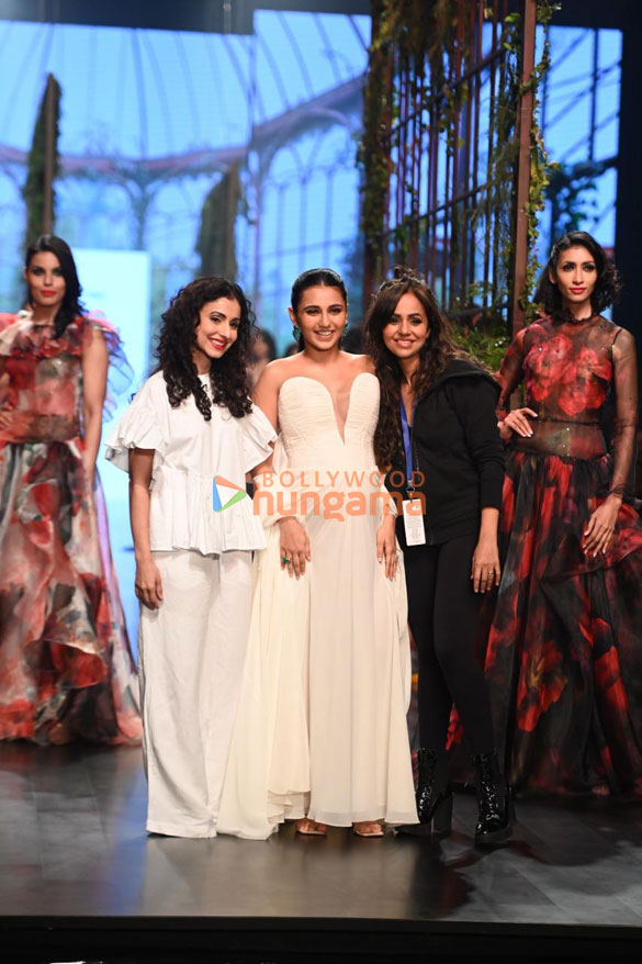 photos malaika arora rhea chakraborty and chitrangda singh and others turn showstoppers on day 3 of the lakme fashion week 2022 78 2