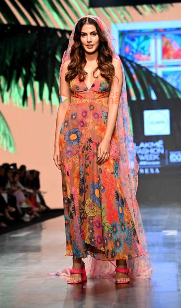 photos malaika arora rhea chakraborty and chitrangda singh turn showstoppers on day 3 of the lakme fashion week 2022 5