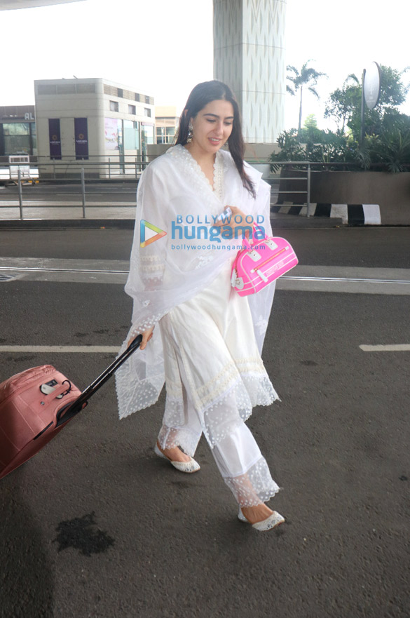 photos mrunal thakur tamannaah bhatia and others snapped at the airport 1