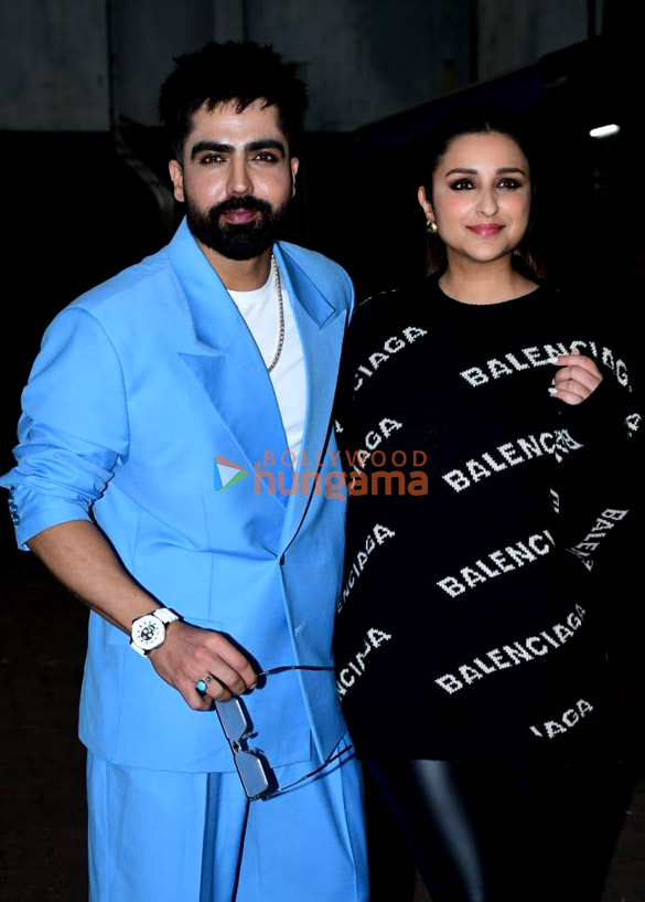 Photos: Parineeti Chopra and Harrdy Sandhu promote their film Code Name: Tiranga on the sets of Jhalak Dikhhla Jaa 10 Photos: Parineeti Chopra and Harrdy Sandhu promote their film Code Name: Tiranga on the sets of Jhalak Dikhhla Jaa 10