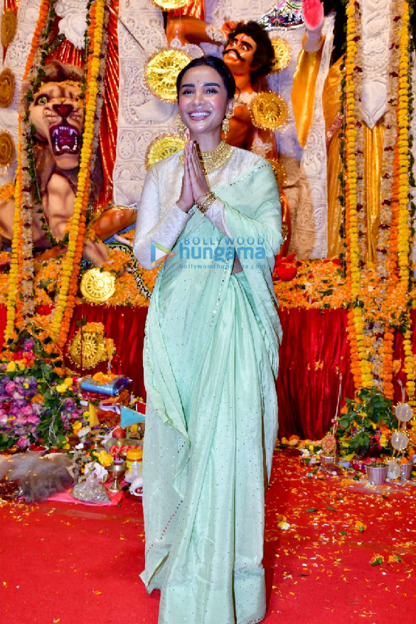 photos patralekha tanishaa mukerji tanuja and others snapped during durga puja at north bombay sarbojanin 4