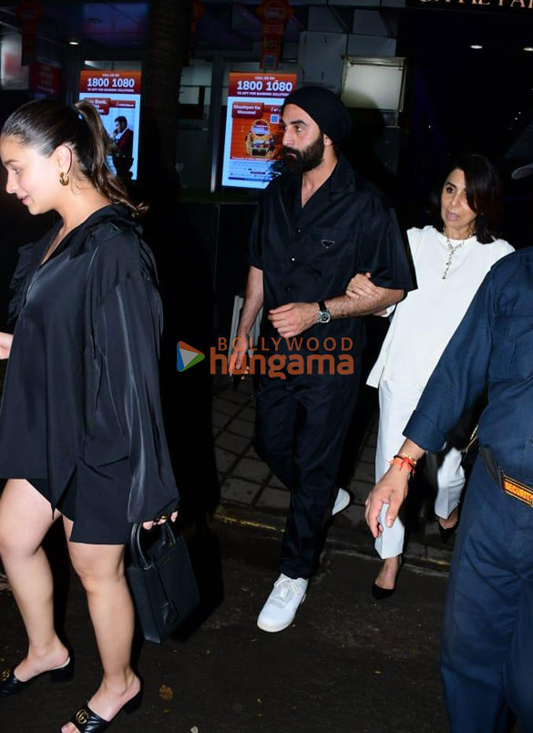 photos ranbir kapoor alia bhatt and neetu singh snapped in bandra 1