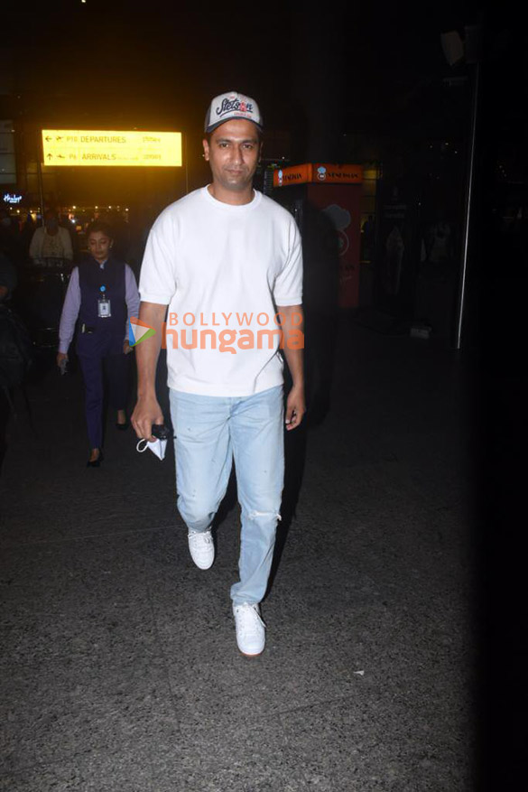 photos ranveer singh nora fatehi vicky kaushal and shruti haasan snapped at the airport 3