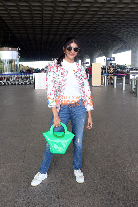 photos ranveer singh paris hilton venkatesh daggubati and others snapped at the airport 4
