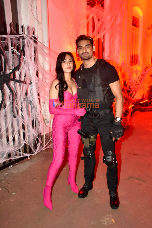photos sara ali khan janhvi kapoor aryan khan ananya panday and others snapped at organ awatramanis halloween party 5