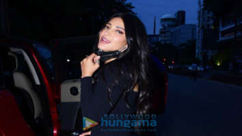 Photos: Shruti Haasan snapped at Foodhall